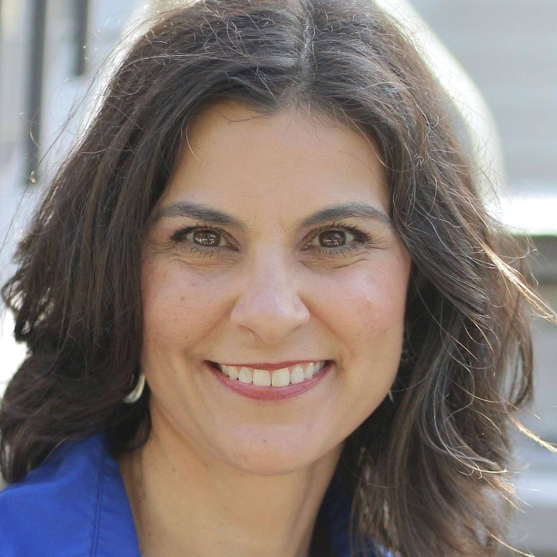 Tara May headshot
